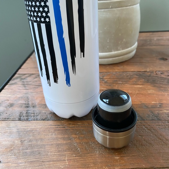Thin blue line stainless steel water bottle - Picture 3 of 5